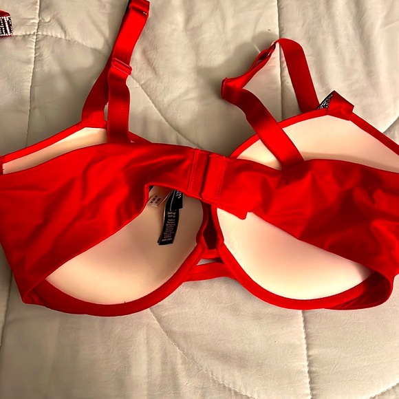 Victoria Secret push up bra and thong set, new with tags - Picture 2 of 3